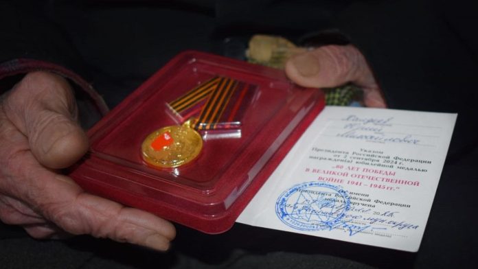 photo_5275985702863105279_y