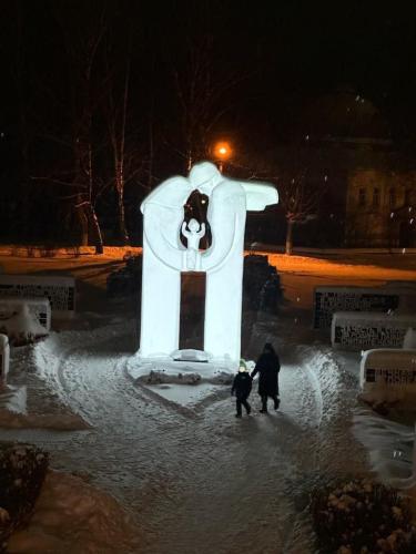 photo 5470124735812719339 y