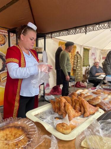 photo 5233191756827312464 y